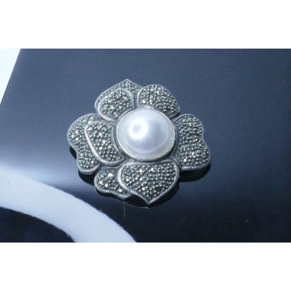 Big Bold Signed Judith Jack Sterling Silver Marcasite Faux Pearl Flower Brooch - Picture 2 of 12